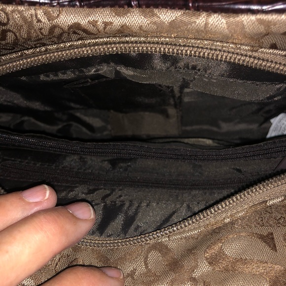 New Guess purse - Picture 4 of 6